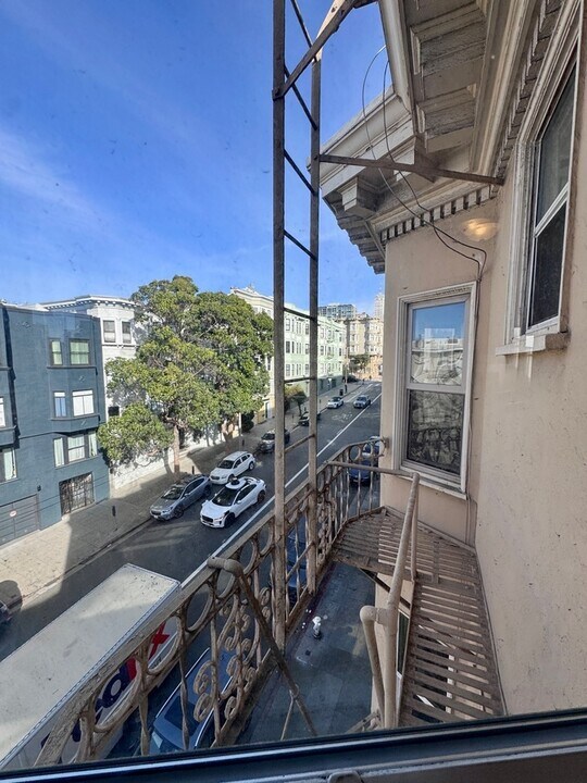 1655 Sacramento St in San Francisco, CA - Building Photo