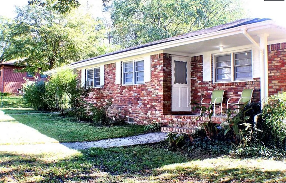 1073-1075 Wisteria Dr SW in Mableton, GA - Building Photo