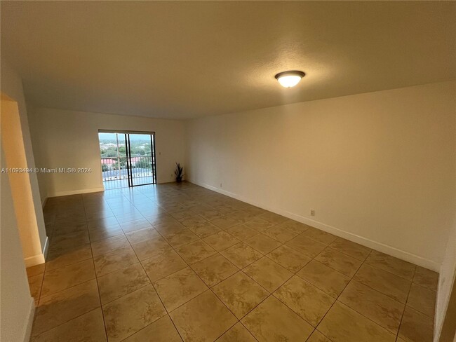 3575 Brokenwoods Dr in Coral Springs, FL - Building Photo - Building Photo