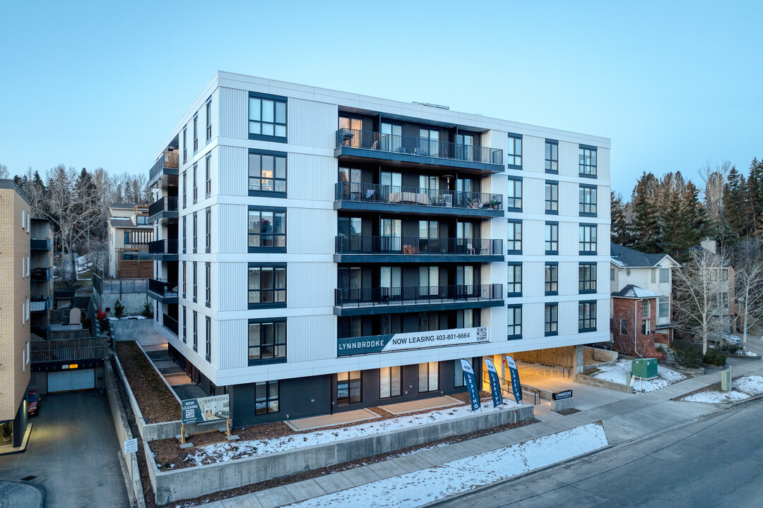 Lynnbrooke in Calgary, AB - Building Photo