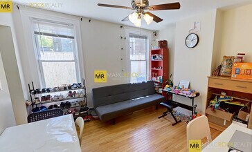 48 Cameron Ave, Unit 2 in Somerville, MA - Foto de edificio - Building Photo