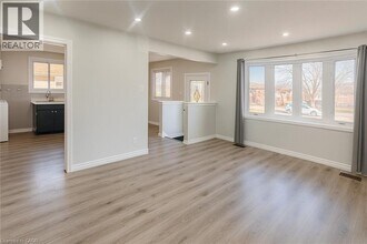 14 Grenadier Rd in Cambridge, ON - Building Photo - Building Photo