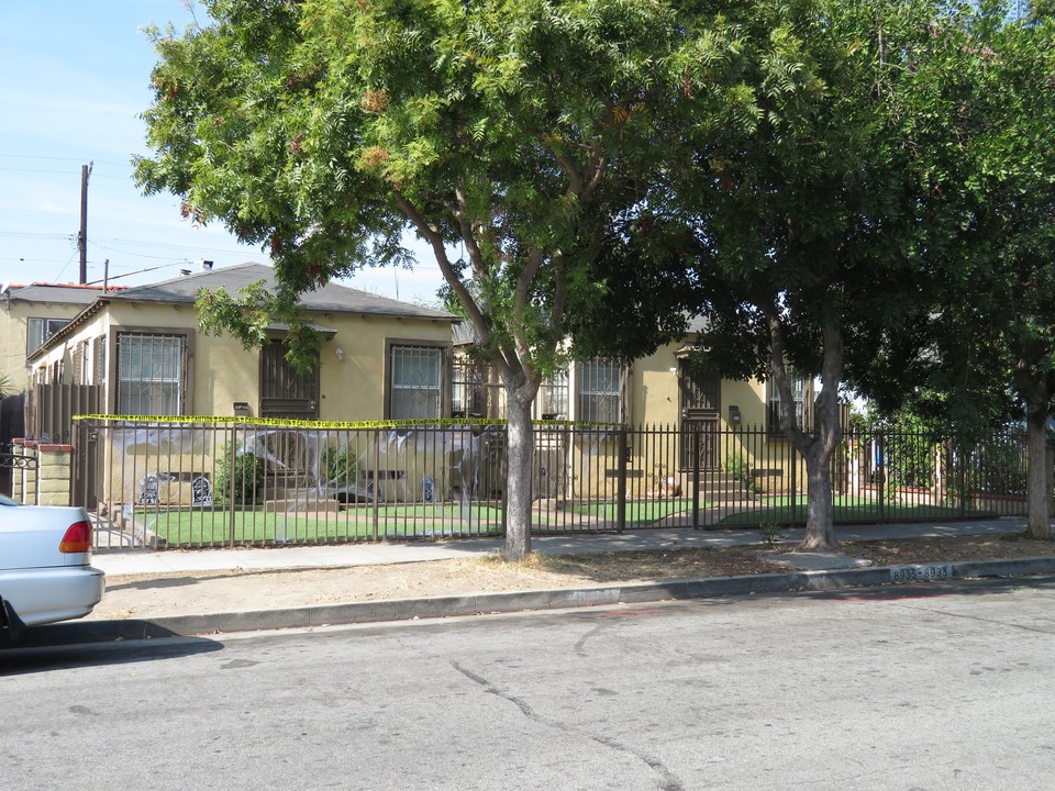 8933 Tope Ave in South Gate, CA - Foto de edificio