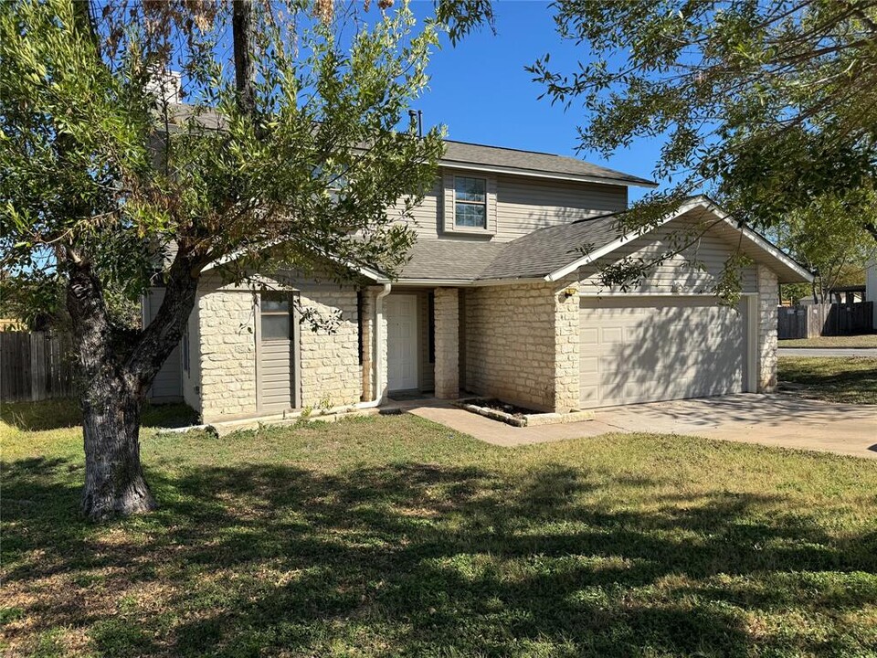 1106 York Castle Dr in Pflugerville, TX - Building Photo