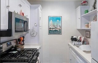 120 N Lomita St, Unit 122 N LomitaSt in Burbank, CA - Building Photo