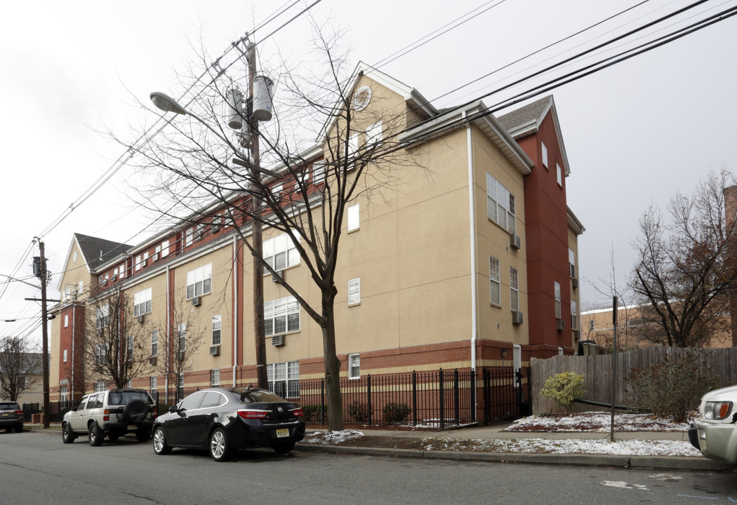 Valley View Apartments in Orange, NJ - Building Photo