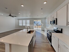 10087 Abilene St in Commerce City, CO - Foto de edificio - Building Photo