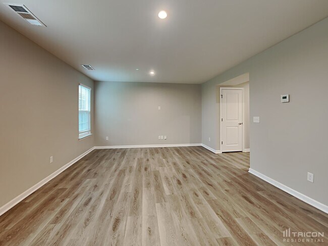 2556 Grove Park Way in Columbia, TN - Building Photo - Building Photo