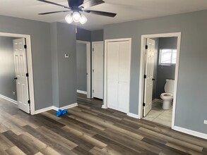 15223 Turlington Ave, Unit Second Floor in Harvey, IL - Foto de edificio - Building Photo