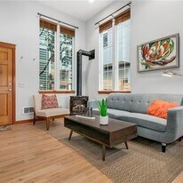 1915 24th Ave S in Seattle, WA - Building Photo