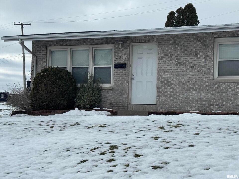 3812 Mississippi Ave in Davenport, IA - Foto de edificio