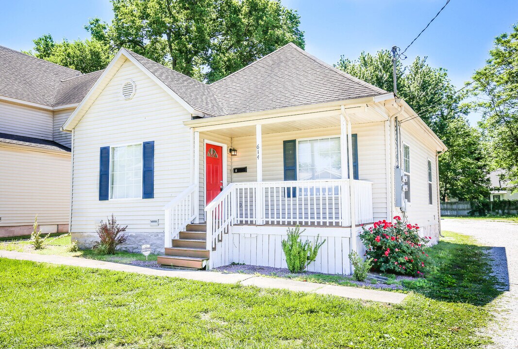 614 W Mt Vernon St in Springfield, MO - Building Photo