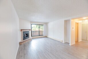 Glenmore Estates in Calgary, AB - Building Photo