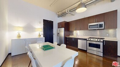 1645 Vine St in Los Angeles, CA - Building Photo - Building Photo