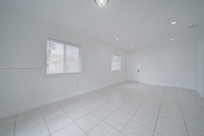 14750 NE 7th Ave in Miami, FL - Building Photo - Building Photo