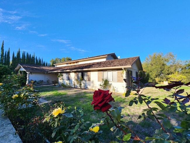 98 Mesa Ct in Atherton, CA - Building Photo - Building Photo