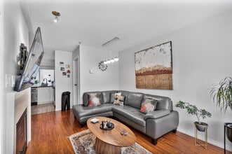 2106 Yew St in Vancouver, BC - Building Photo - Building Photo