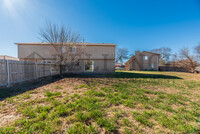 2122 S White Oak Cir in Wichita, KS - Building Photo - Building Photo