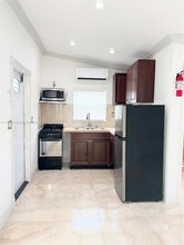 3261 NW 52nd St in Miami, FL - Building Photo - Building Photo