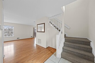 4 Woodbine Dr in Woodbury, NY - Building Photo - Building Photo