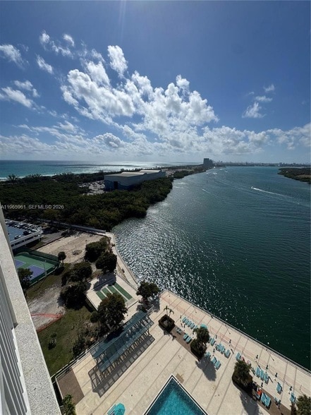 300 Bayview Dr, Unit 1908 in Sunny Isles Beach, FL - Building Photo - Building Photo