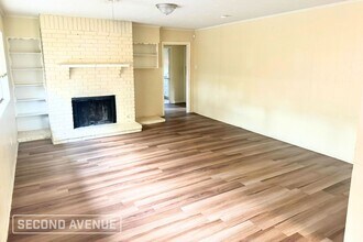 1000 Lindenwood Dr in Baytown, TX - Building Photo - Building Photo