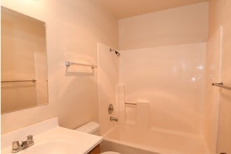 Sea Vale Bluff Apartments in Chula Vista, CA - Building Photo - Interior Photo