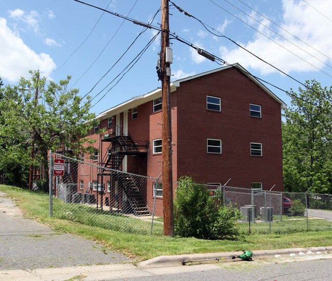 Hillside Manor in Winston-Salem, NC - Foto de edificio - Building Photo