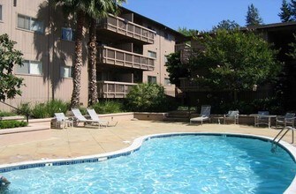 Regency Plaza Apartment Homes in Martinez, CA - Foto de edificio - Building Photo