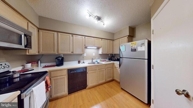 3101 Patrick Henry Dr in Falls Church, VA - Building Photo - Building Photo