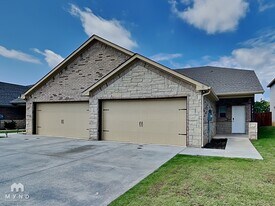 724 Rolling Terrace Cir in Granbury, TX - Building Photo