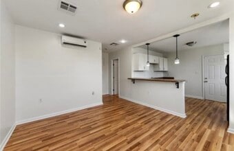 2661 Madrid St, Unit Studio apartment in New Orleans, LA - Building Photo - Building Photo