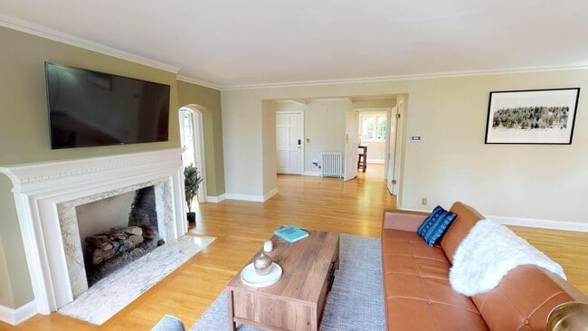 2371 SW Montgomery Dr in Portland, OR - Foto de edificio - Building Photo