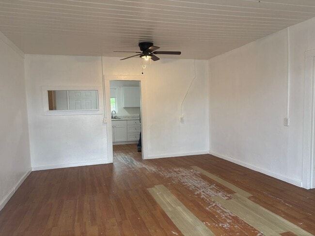 7599 Azusa Ave in Dos Palos, CA - Foto de edificio - Building Photo