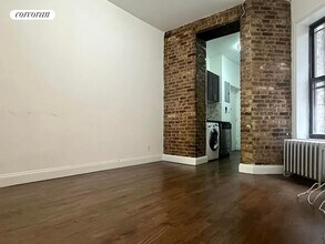 215 E 4th St in New York, NY - Building Photo - Building Photo
