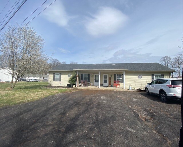 409 Filter Plant Rd, Unit B in Franklin, KY - Foto de edificio - Building Photo