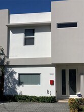 3181 SW 24th St in Miami, FL - Building Photo - Building Photo