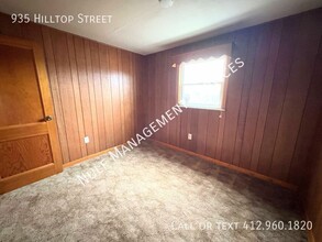 935 Hilltop St in Homestead, PA - Foto de edificio - Building Photo