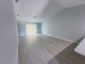 13257 Blytheville Ave in Port Charlotte, FL - Foto de edificio - Building Photo