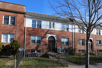 1216 Raum St NE in Washington, DC - Foto de edificio - Building Photo