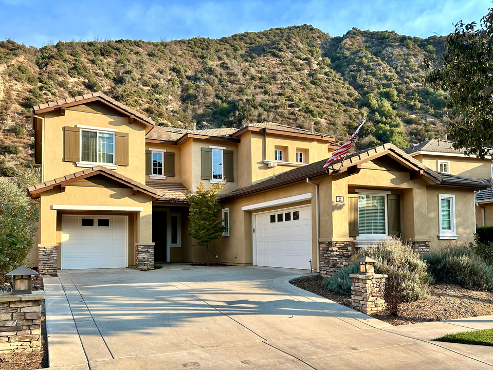 22 River Rock Ct in Azusa, CA - Building Photo