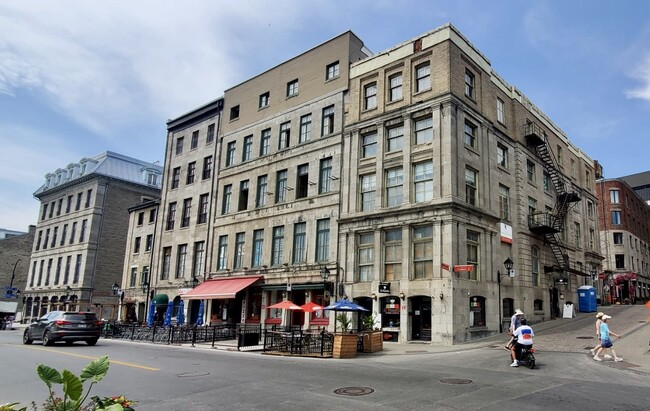 36 Saint-Paul Rue E in Montréal, QC - Building Photo - Building Photo