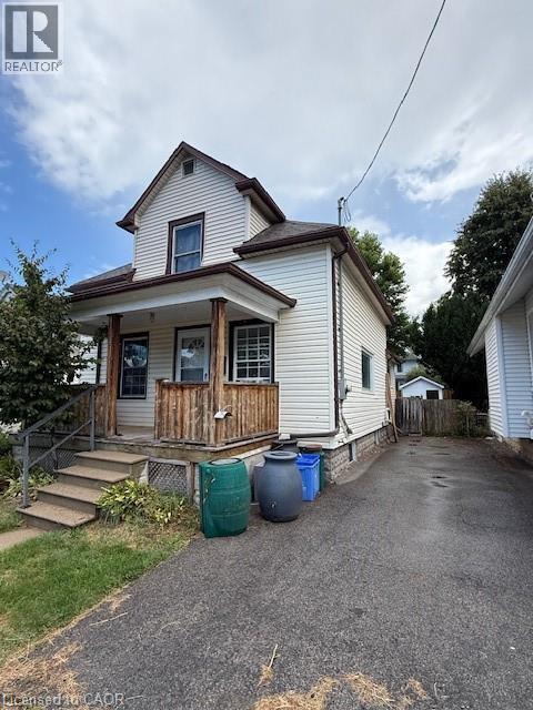 4 Marquis St in St Catharines, ON - Building Photo - Building Photo