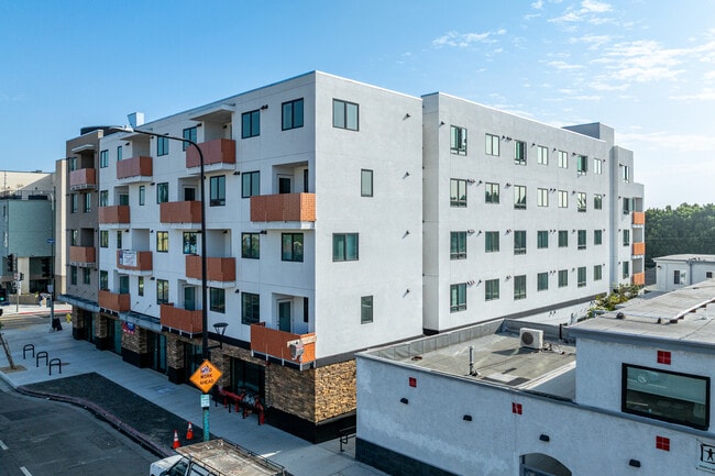 3326 W 52nd St in Los Angeles, CA - Building Photo - Building Photo