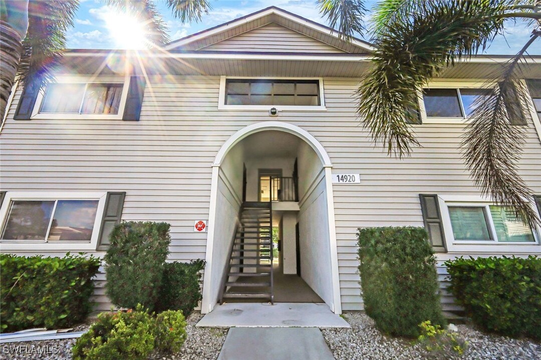 14920 Summerlin Woods Dr in Ft. Myers, FL - Foto de edificio
