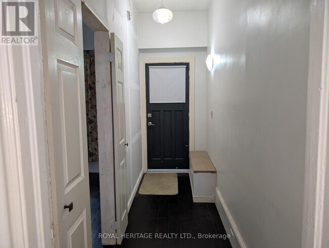 75 Charles St in Oshawa, ON - Building Photo - Building Photo