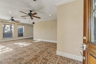 5211 Court Rd in Houston, TX - Building Photo