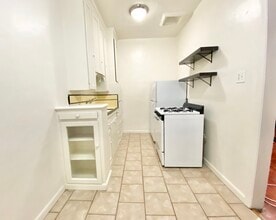 608 S Dunsmuir Ave in Los Angeles, CA - Building Photo - Building Photo