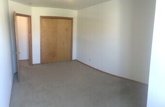 2509 Crestline Cir in Lawrence, KS - Building Photo - Building Photo