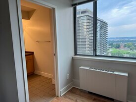 600 E 8th St, Unit 7J in Kansas City, MO - Building Photo